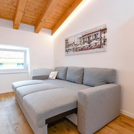 Apartment Charm Lakefront