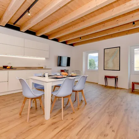 Charm Lakefront Apartment Assenza di Brenzone