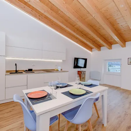 Apartment Charm Lakefront Assenza di Brenzone
