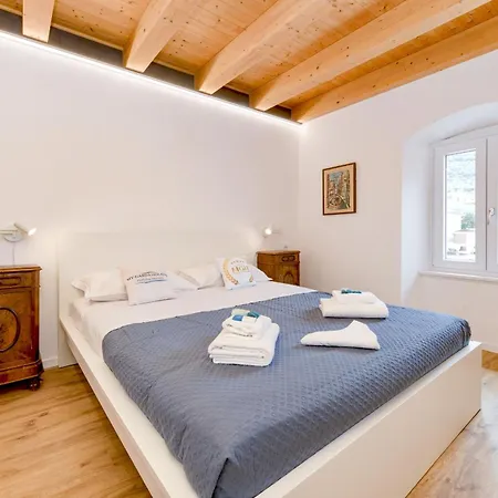 Charm Lakefront Apartment *