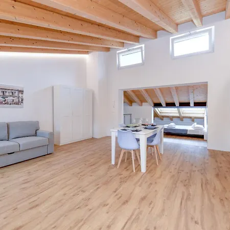 Apartment Charm Lakefront Assenza di Brenzone