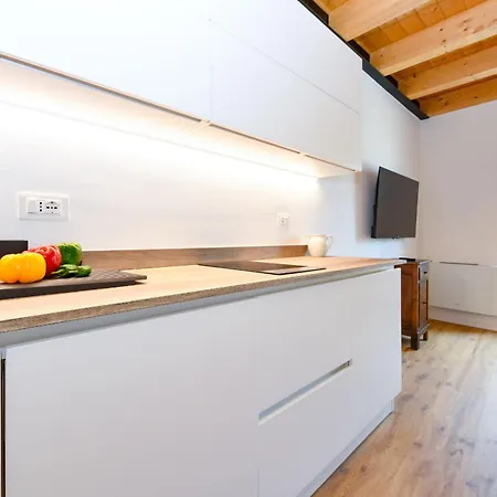 Apartment Charm Lakefront