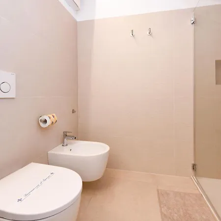 Charm Lakefront Apartment Assenza di Brenzone