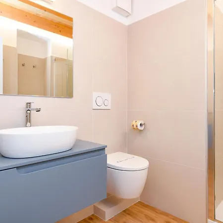 Charm Lakefront Apartment Assenza di Brenzone