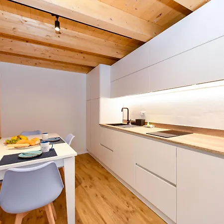 Charm Lakefront Apartment Assenza di Brenzone