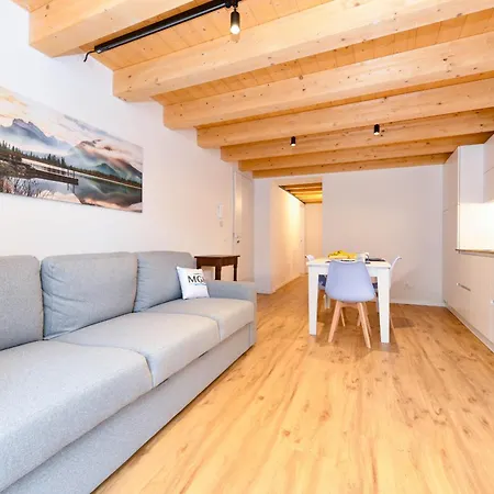 Apartment Charm Lakefront Assenza di Brenzone